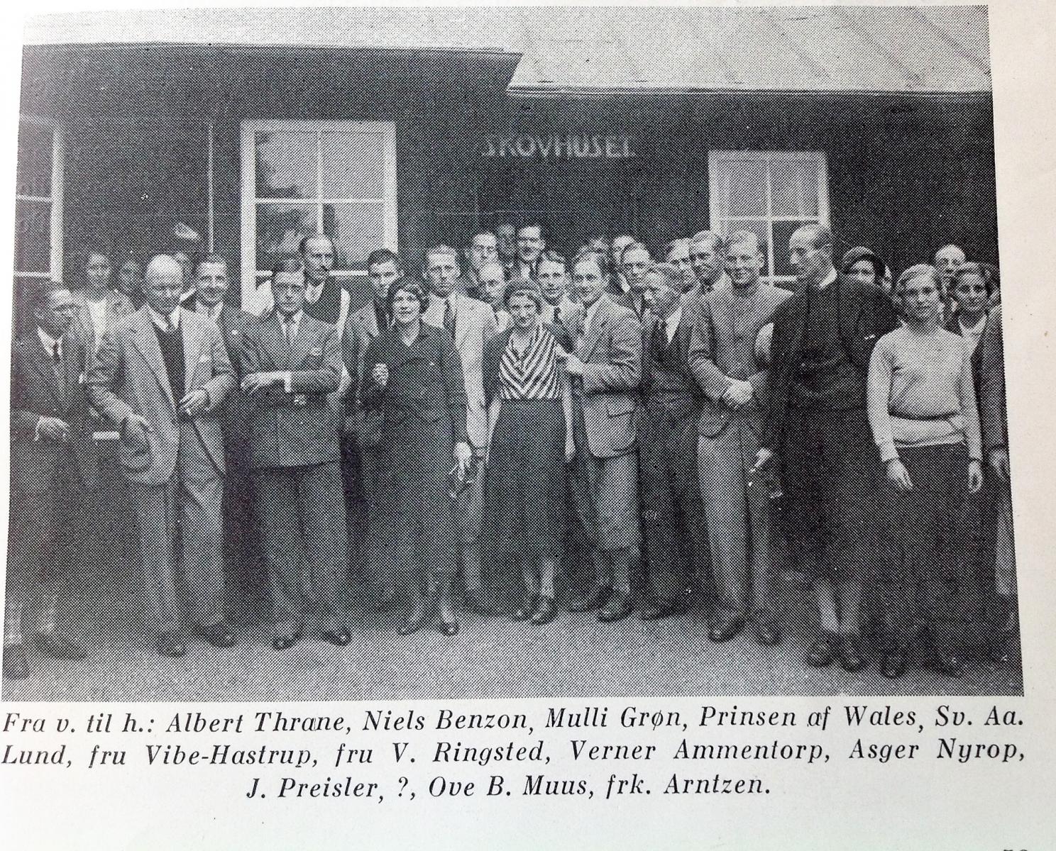 1932