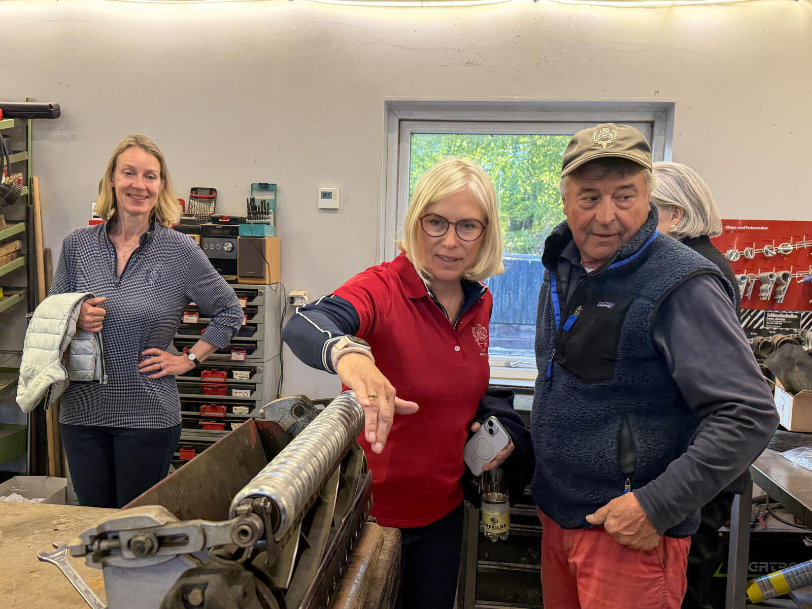 Medlemmerne viste stor interesse for arbejdet i greenkeepergården.